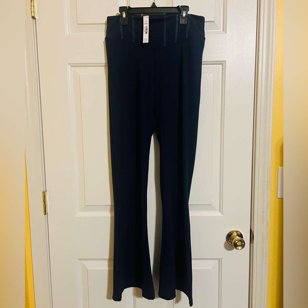 NWT PINK Bell Bottom Leggings | Women’s Size L | Model No. 11244725